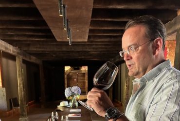 Tim Morgan Sommelier, the VInomad, wine editorial and magazine