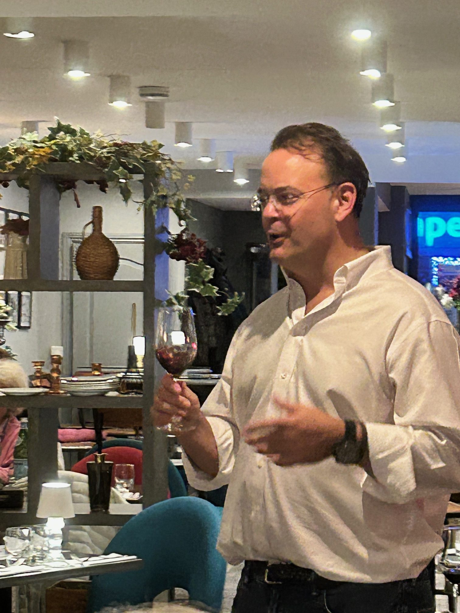 Tim Morgan Sommelier, the VInomad, wine editorial and magazine