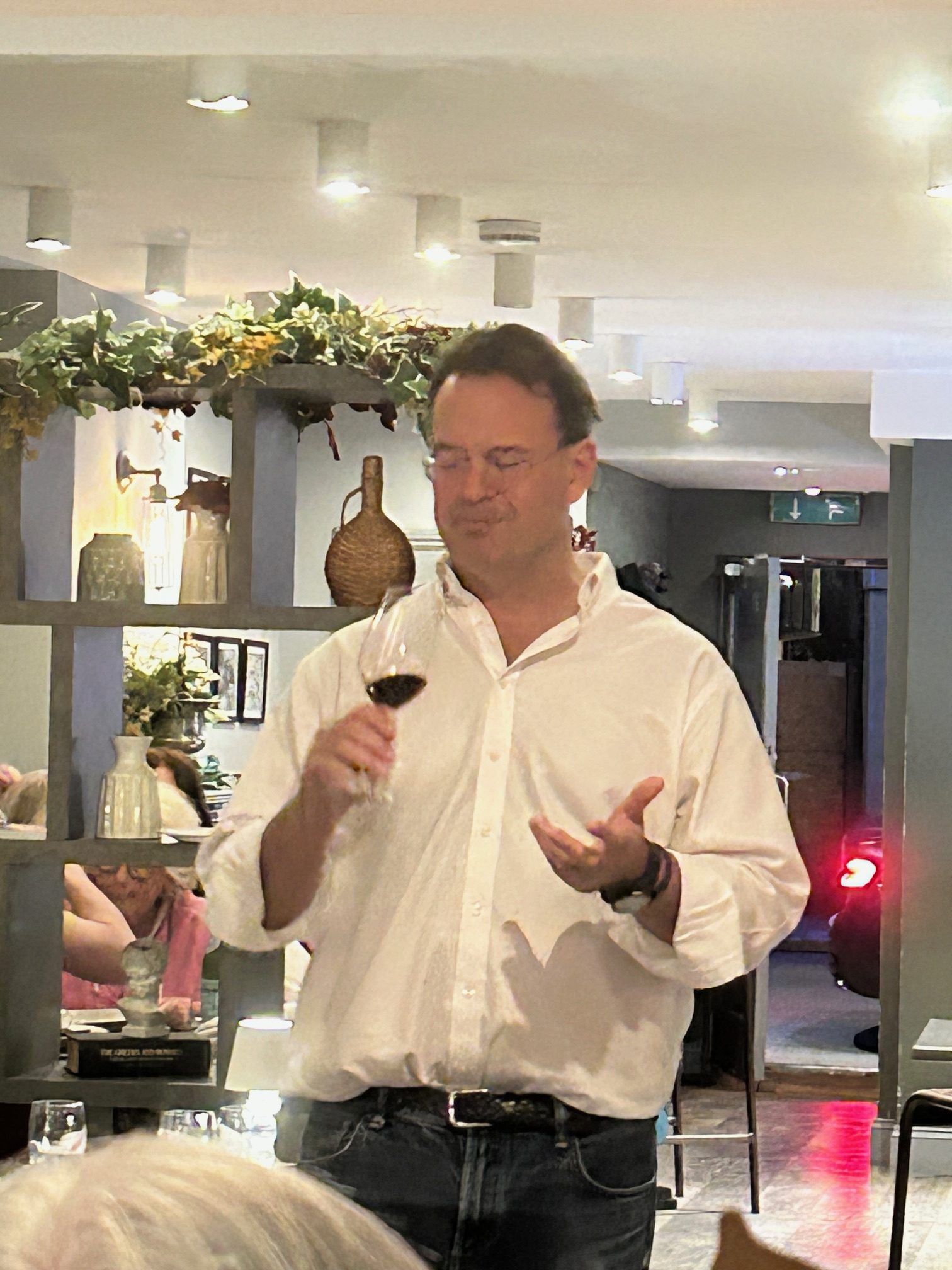 Tim Morgan Sommelier, the VInomad, wine editorial and magazine